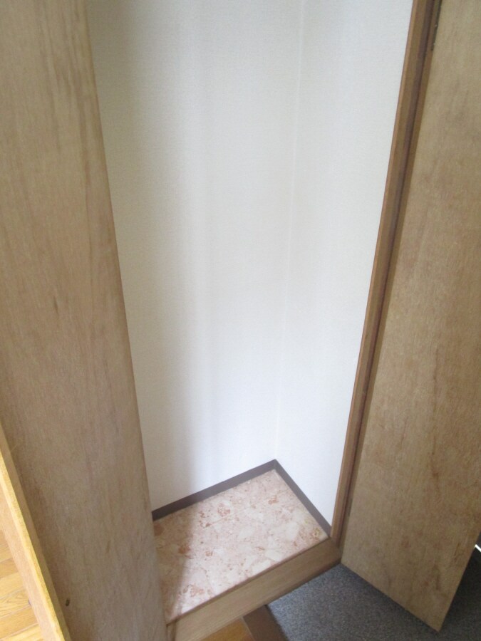 物件内観写真9　(物入)