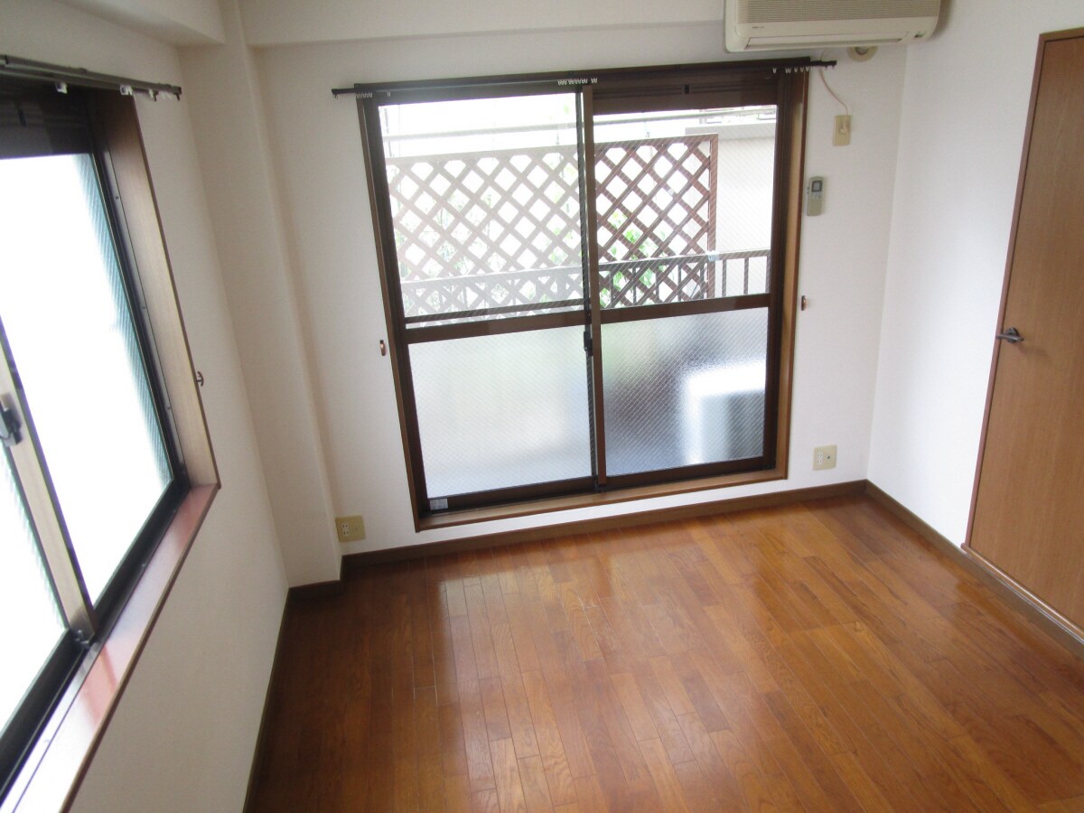 物件内観写真16　(キレイな洋室)