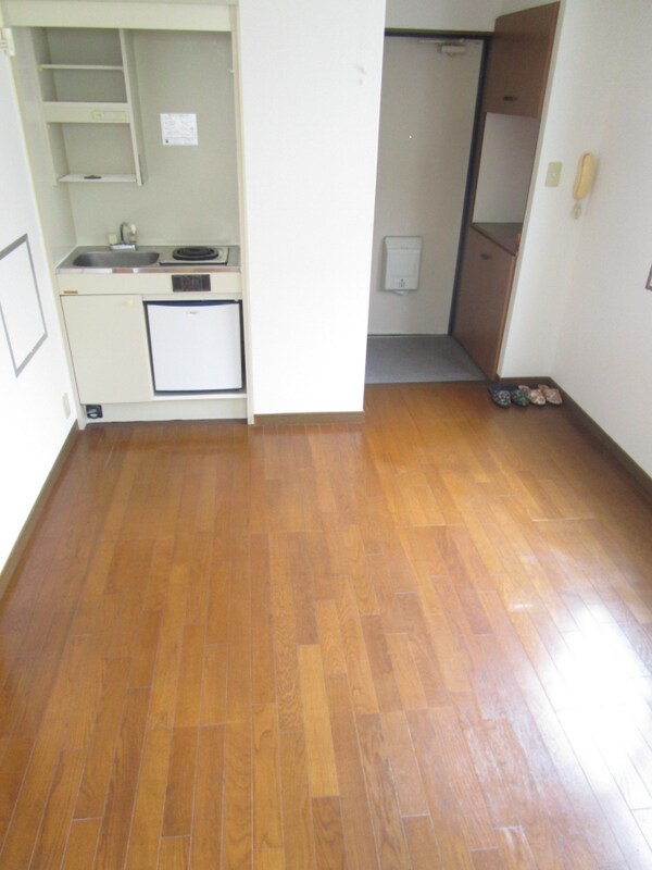 居室(キレイなフローリング)