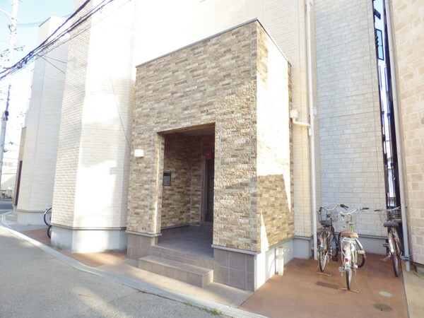 エントランス(安心のオートロック完備)