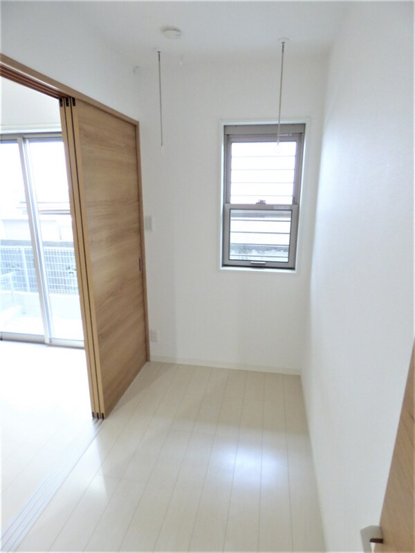 居室(キレイなフローリング)