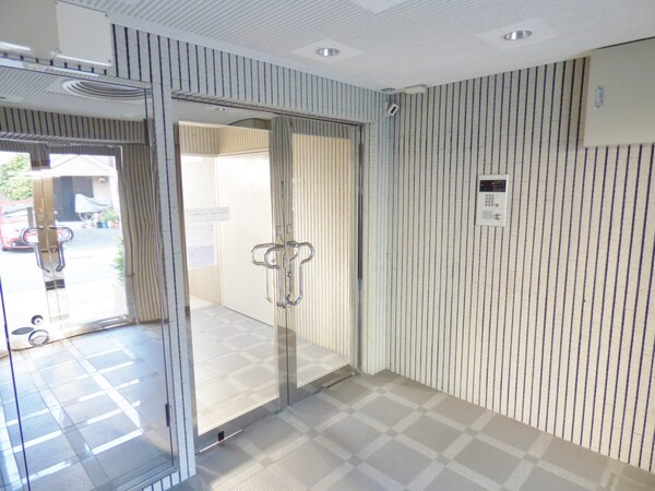 エントランス(安心のオートロック完備)
