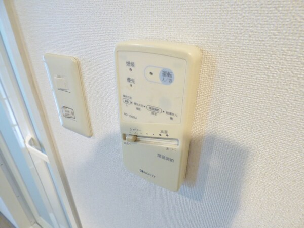 設備(給湯器リモコン)