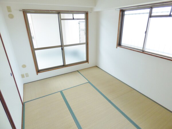 その他部屋・スペース(２面採光で明るい和室)
