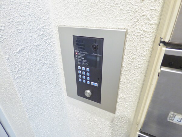 エントランス(安心のオートロック完備)