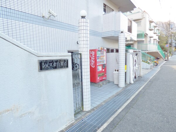 エントランス(自動販売機があります)