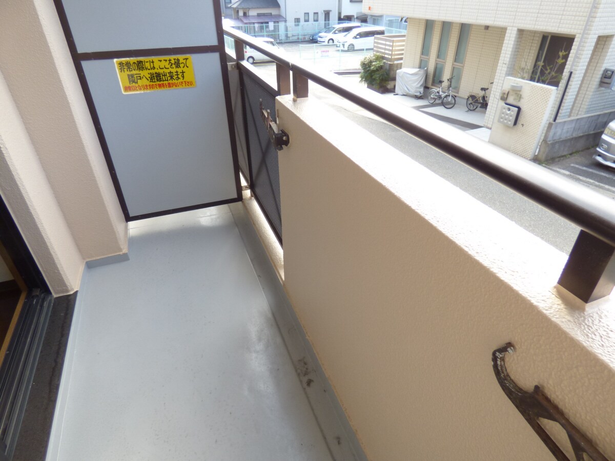 物件内観写真14　(南西向きバルコニーで日当たり良好)