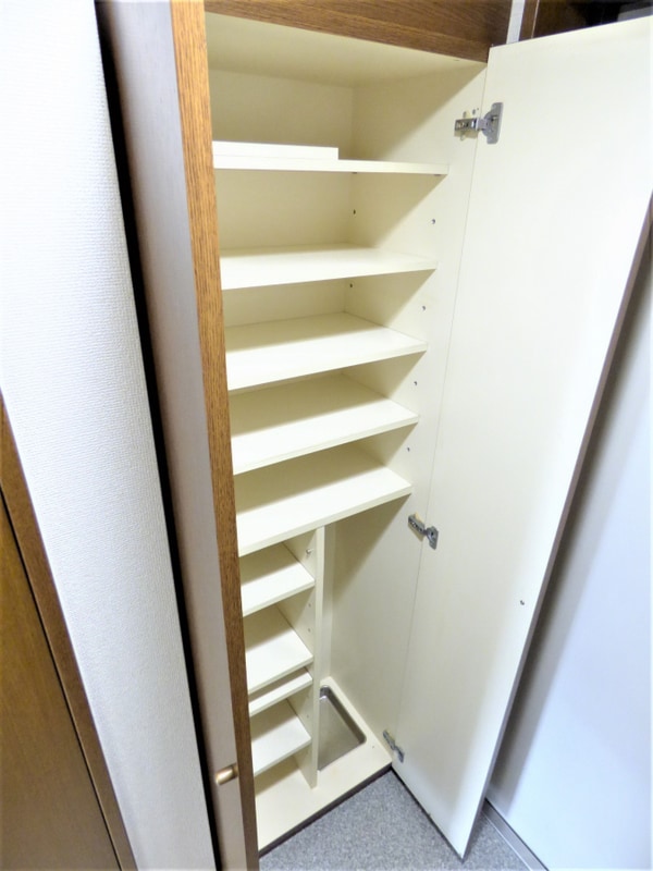 玄関(シューズボックス付)