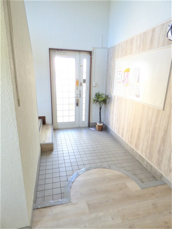 エントランス(オートロック完備のオシャレなエントランス)