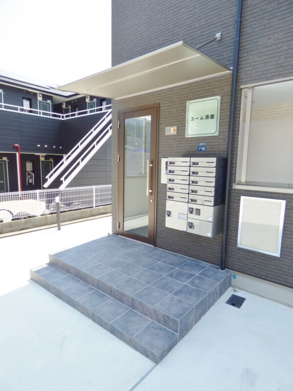 エントランス(安心のオートロック完備)