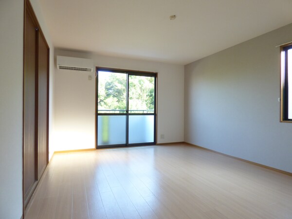 リビング(３方向に窓があって風通し良好)