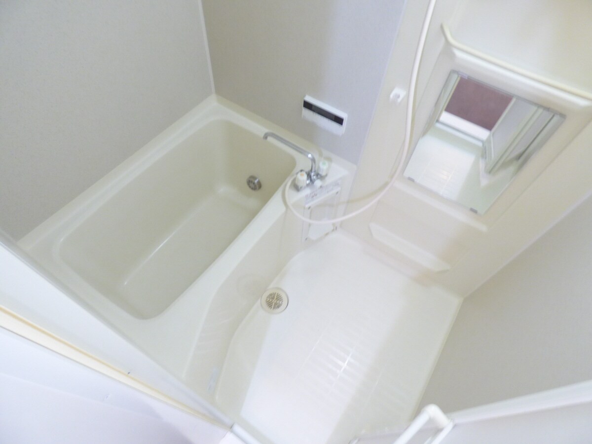 物件内観写真5　(追い焚き機能付バス)