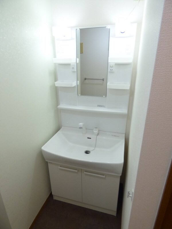 洗面所(シャンプードレッサーがあって便利です)