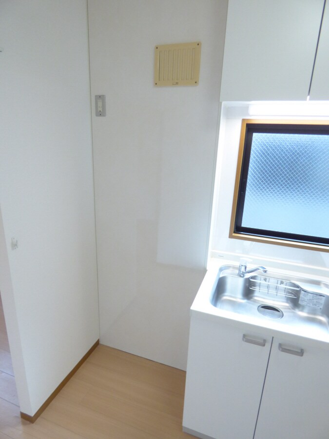 物件内観写真16　(冷蔵庫置場)