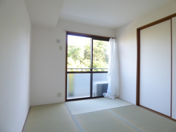 居室(キレイな和室)