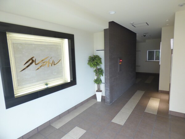 エントランス(安心のオートロック完備)