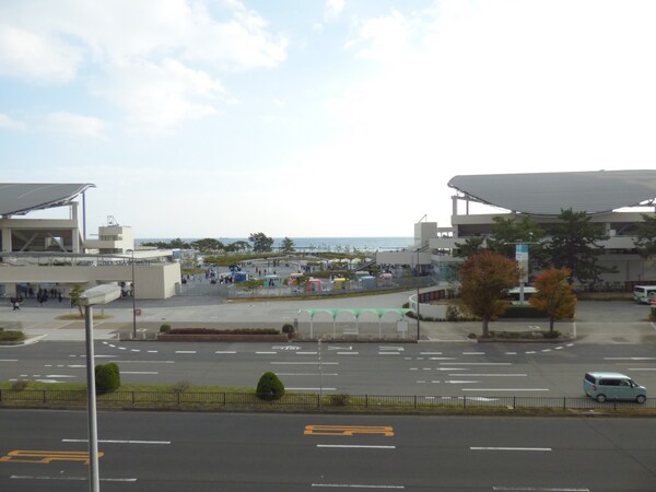 バルコニー・ベランダ(南向きバルコニーで須磨シーワールド一望)