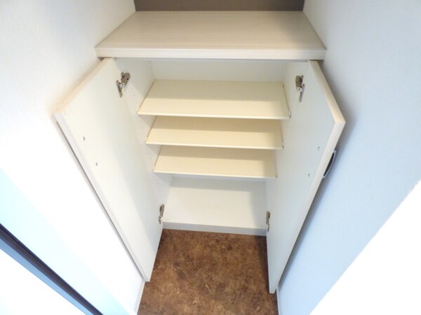 玄関(シューズボックス付)