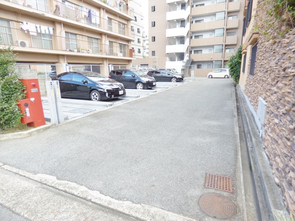 駐車場(敷地内駐車場完備)