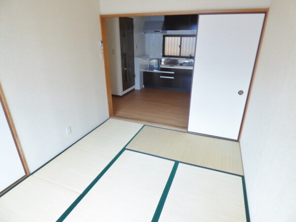 居室(キレイな和室)