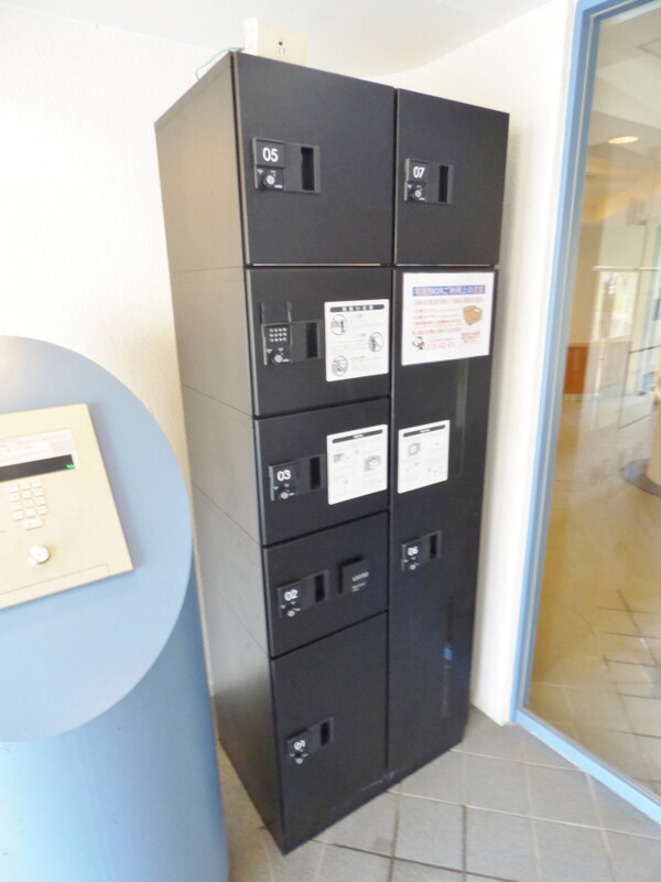 エントランス(荷物がいつ届いても安心の宅配ボックス)