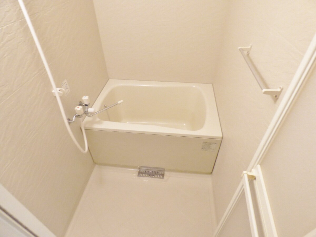 物件内観写真7　(キレイな浴室)