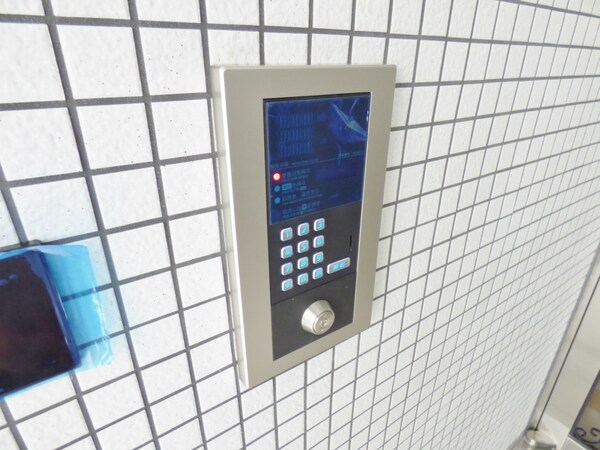 エントランス(安心のオートロック完備)