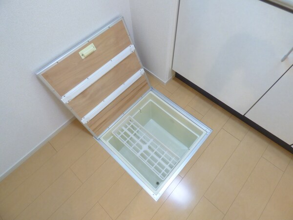 収納(床下収納)