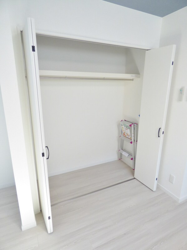収納(脚立のあるクローゼット)