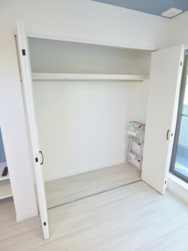 収納(脚立のあるクローゼット)