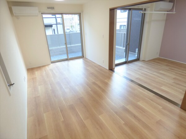 リビング(広々としたリビング)