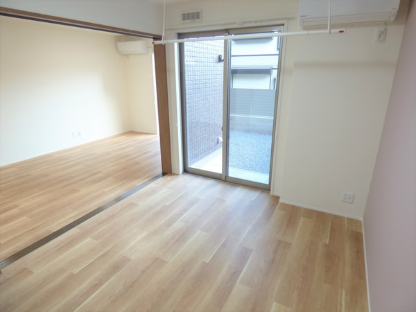 その他部屋・スペース(木目調がオシャレな洋室)