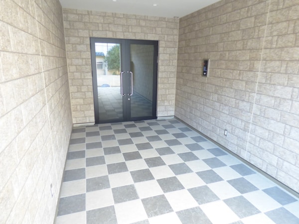 エントランス(安心のオートロック完備)