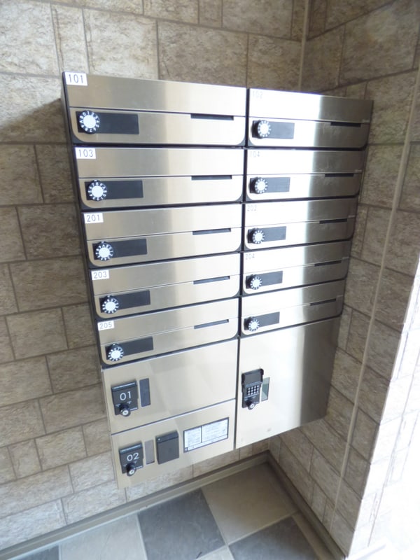 エントランス(荷物がいつ届いても安心の宅配ボックス)