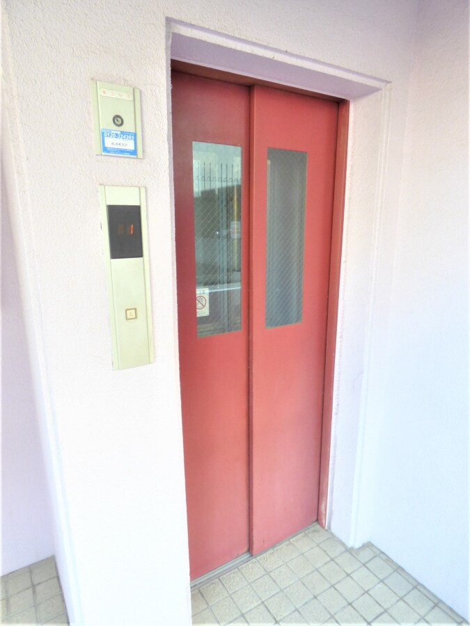 物件外観写真3　(エレベーター完備)