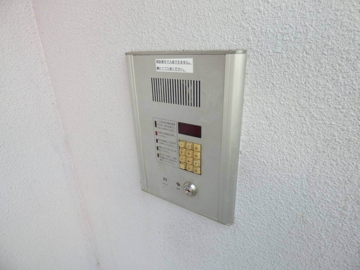 物件内観写真4　(安心のオートロック完備)