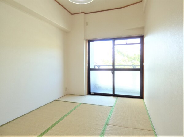 居室(キレイな和室)