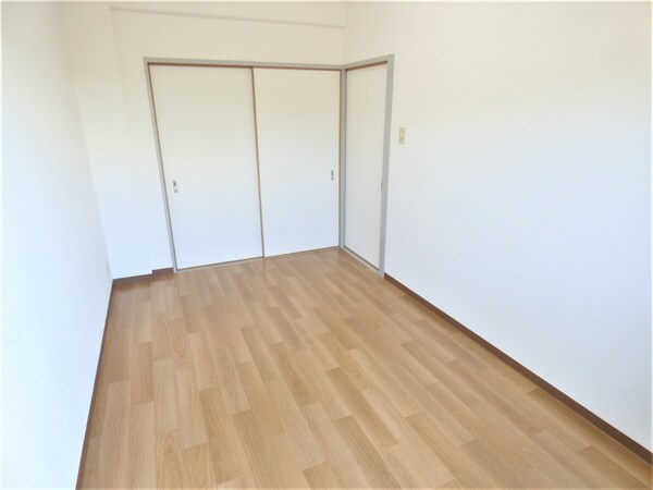 居室(キレイな洋室)