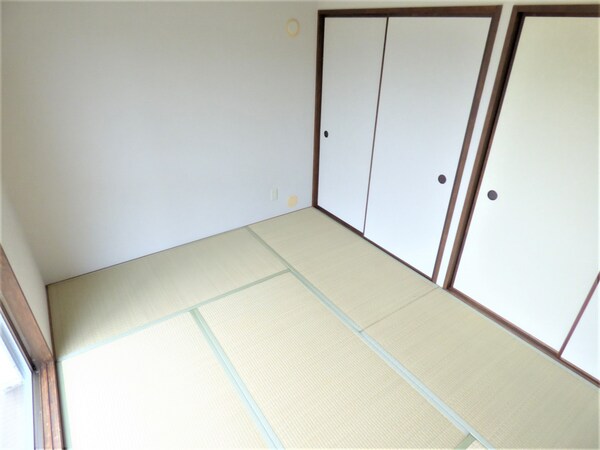 居室(落ち着きのある和室)