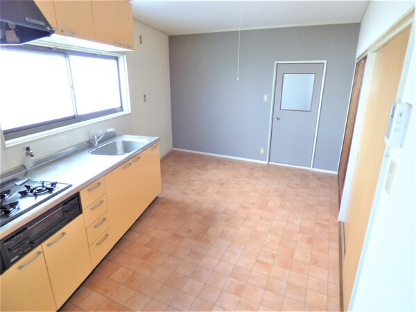 ダイニング(アクセントクロスがオシャレなダイニング)