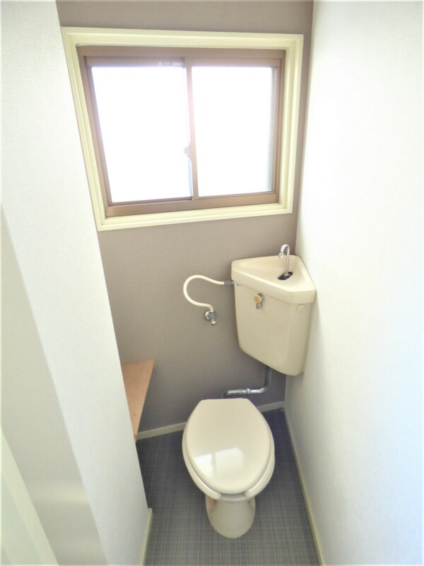 トイレ(窓があり換気のよいトイレ)