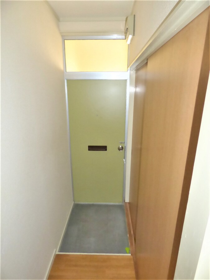 物件内観写真12　(玄関)