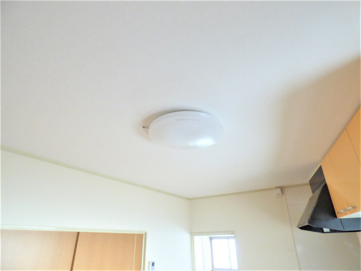 物件内観写真16　(全室照明付)