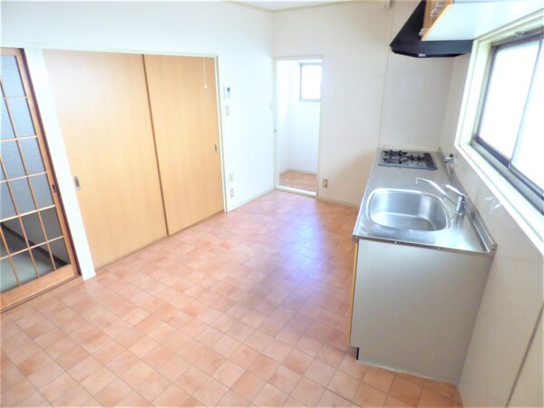 ダイニング(アクセントクロスがオシャレなダイニング)