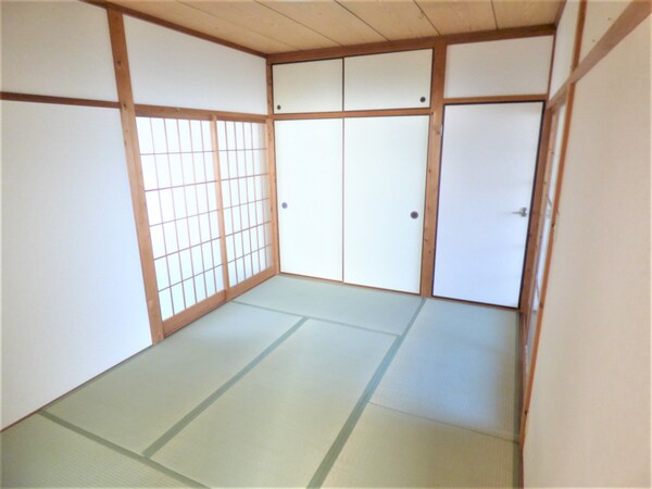 居室(落ち着きのある和室)