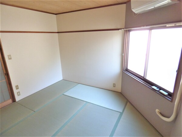 居室(８帖ある広々した和室)