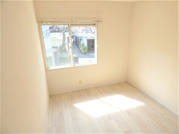 居室(キレイな洋室)