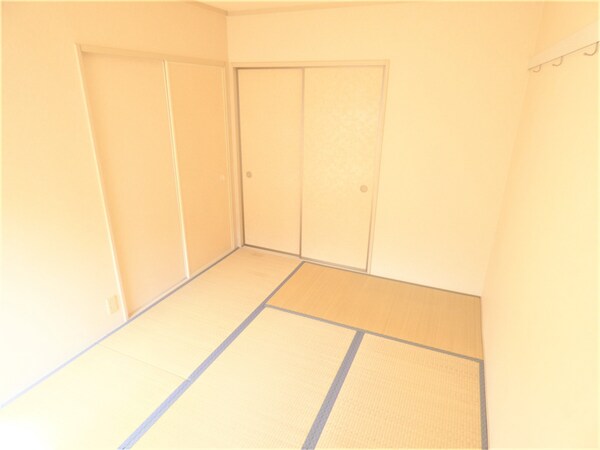 居室(落ち着きのある和室)