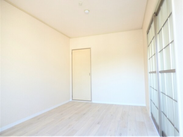 居室(キレイな洋室)