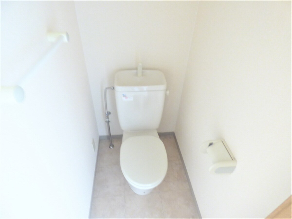 物件内観写真6　(清潔感のあるトイレ)